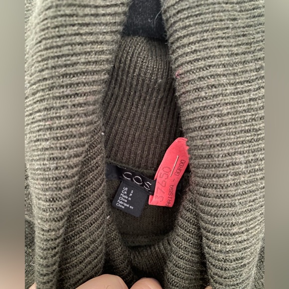 COS Turtleneck Draped Wool & Cashmere Sweater - Picture 3 of 4